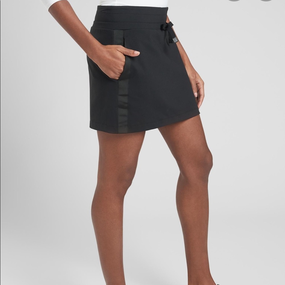 Athleta Metro Downtown Skort Black in L NWT